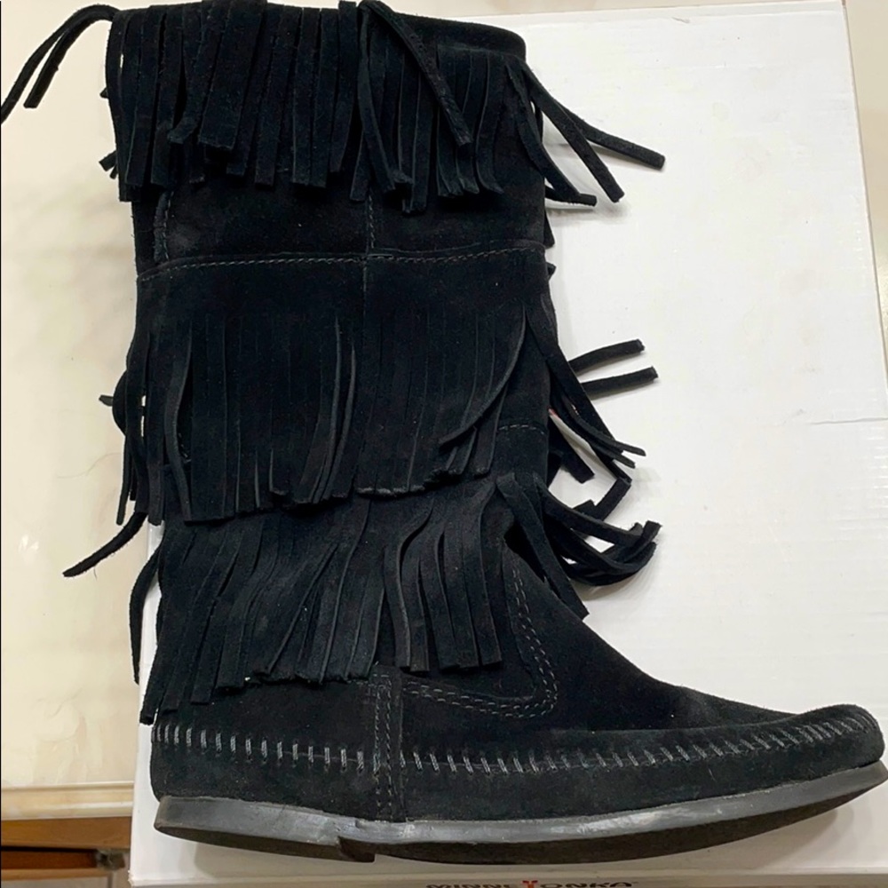 Minnetonka Fringe Boots size 7 - Picture 2 of 7